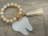 Tan and White Tooth Dental Keychain, Tooth Keychain, Teeth Keychain, Hygiene Keychain, Dental Gifts, Dental Assistant, Dental Hygiene Gift