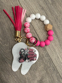 Scary Tooth Keychain – Spooky Dental Charm | Halloween Tooth Key Ring Gift for Dental Assistants, Hygienists, Dentists & Students